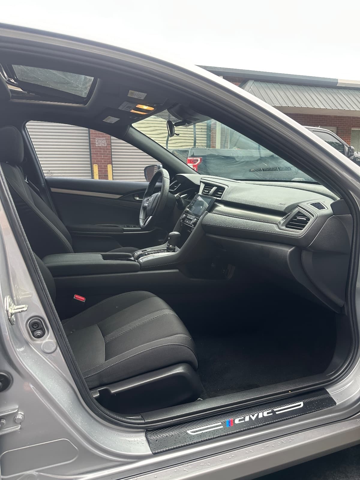 2019 Honda Civic Hatchback EX - Photo 28